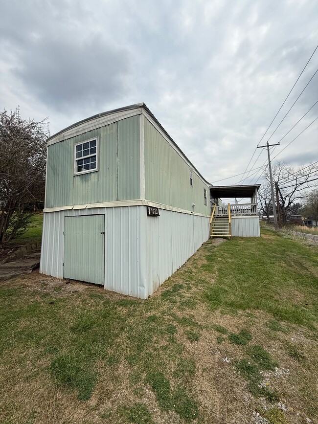 1032 W Carters Valley Rd in Kingsport, TN - Building Photo - Building Photo