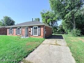 10806 Milwaukee Way in Louisville, KY - Building Photo