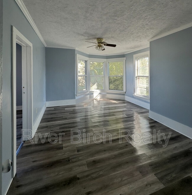 property at 613 S 5th St