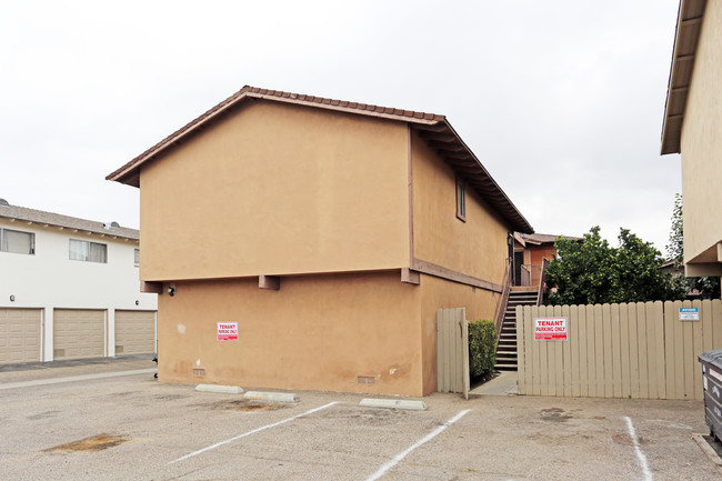 7251 Elk Cir in Huntington Beach, CA - Building Photo - Building Photo