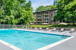 Pleasant House in Seat Pleasant, MD - Building Photo