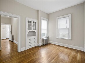 44 Cameron Ave, Unit 1 in Somerville, MA - Foto de edificio - Building Photo