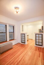 2217 W Montrose Ave in Chicago, IL - Building Photo - Building Photo