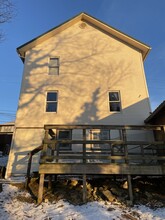 21 1/2 S High St, Unit Lower Unit in Athens, OH - Building Photo - Building Photo
