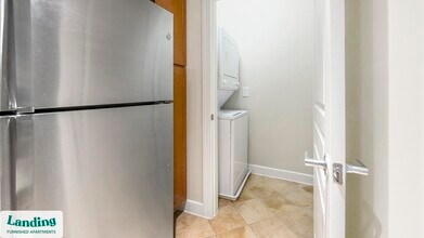 3300 East-West Hwy, Unit 422 in Hyattsville, MD - Foto de edificio - Building Photo