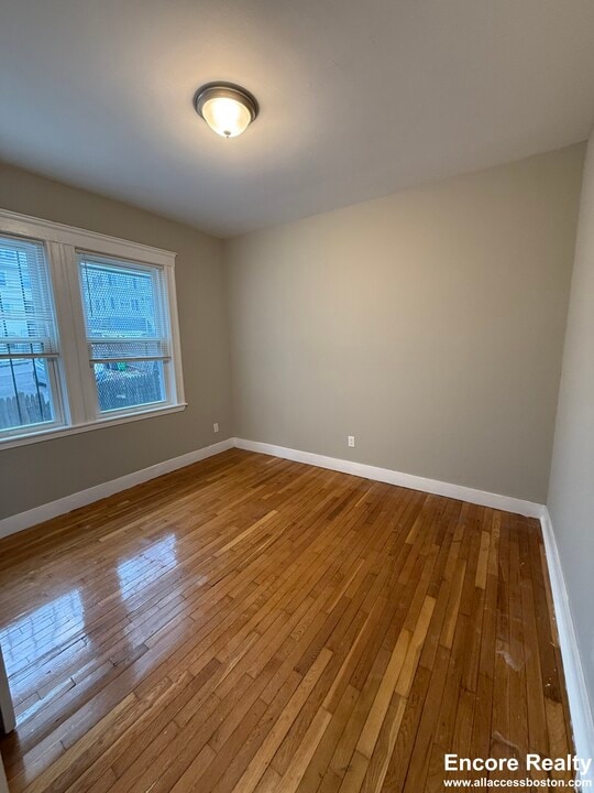 61 Capen St in Boston, MA - Building Photo
