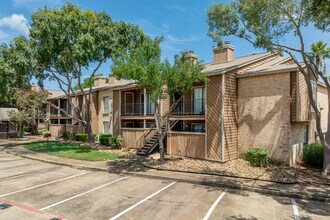 Estates at Westchase in Houston, TX - Building Photo - Building Photo