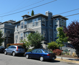 Nyhus Apartments in Seattle, WA - Building Photo - Building Photo