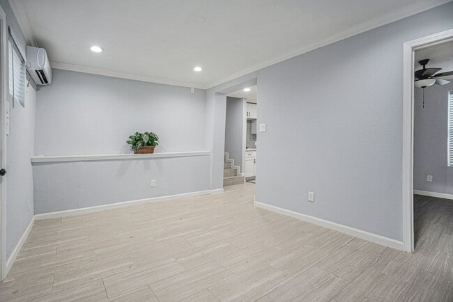 7449 Walker St in Houston, TX - Building Photo - Building Photo