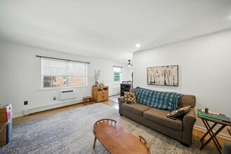 19 Savage Rd in Denville, NJ - Foto de edificio - Building Photo