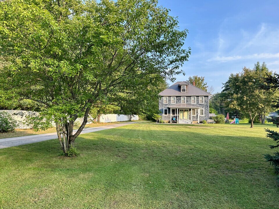 11 Lawrence St in Concord, NH - Building Photo