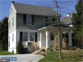 922 Delmont Dr in Penn Wynne, PA - Building Photo