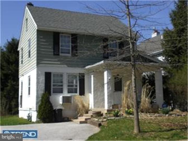 922 Delmont Dr in Penn Wynne, PA - Building Photo