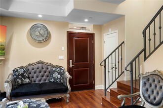 11323 Huston St in North Hollywood, CA - Building Photo - Building Photo