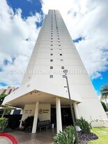 990 Ala Nanala St in Honolulu, HI - Building Photo