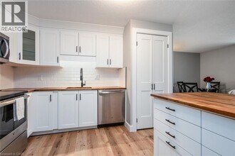 339 Northlake Dr in Waterloo, ON - Building Photo - Building Photo