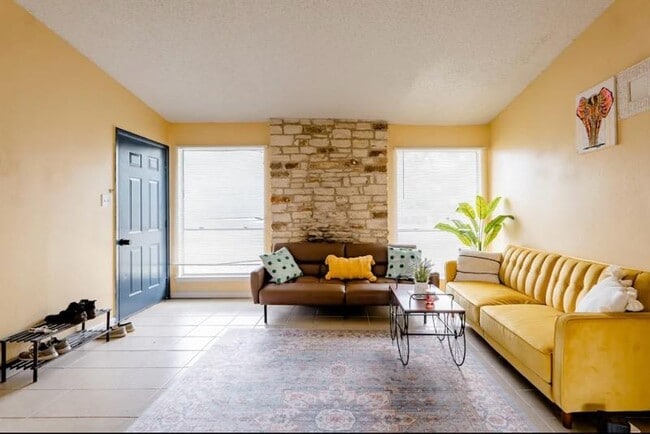 10407 Burmaster Ln in Austin, TX - Building Photo - Building Photo