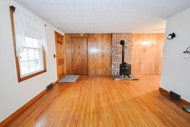 60 Wildwood Rd in Torrington, CT - Building Photo - Building Photo