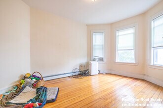 15 Romsey St, Unit 1 in Boston, MA - Foto de edificio - Building Photo