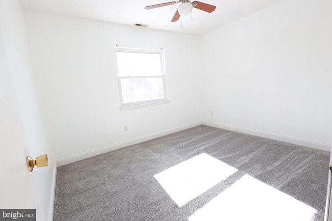 8 Fanelli Ln in Gloucester Township, NJ - Building Photo - Building Photo