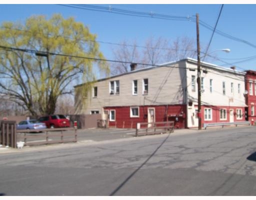 180 Broadway in Haverstraw, NY - Foto de edificio - Building Photo