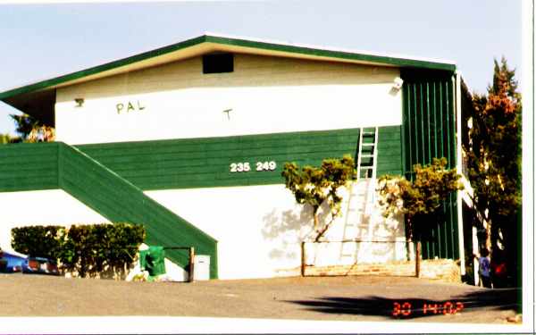 Palm Drive Apartments in Vista, CA - Foto de edificio - Building Photo