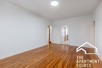 4921 W Berteau Ave, Unit 2 in Chicago, IL - Foto de edificio - Building Photo