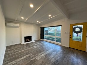 195 Murlagan Ave in Mountain View, CA - Building Photo - Building Photo