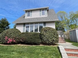 21 Herbert Ave in Port Washington, NY - Building Photo