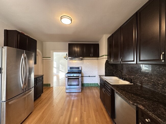 1527 W Pratt Blvd in Chicago, IL - Foto de edificio - Building Photo