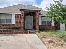1239 Brown Dr in Laredo, TX - Building Photo