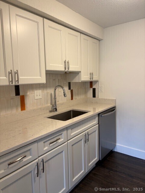 30 Spring St E in Wethersfield, CT - Building Photo - Building Photo