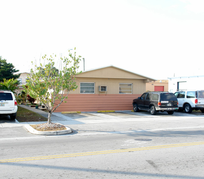 78-98 W 24th St in Hialeah, FL - Building Photo - Building Photo