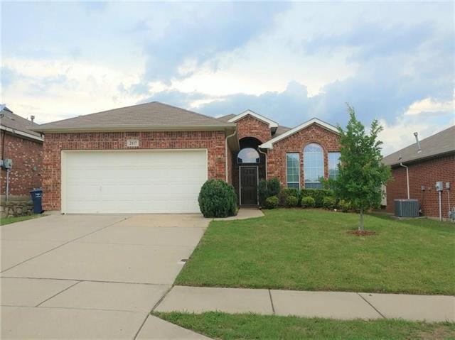 2117 Carlotta Dr in Fort Worth, TX - Foto de edificio