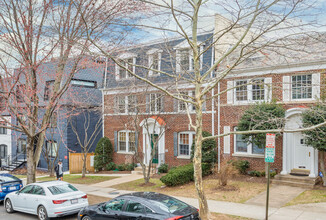 4009 Davis Pl NW in Washington, DC - Building Photo - Building Photo