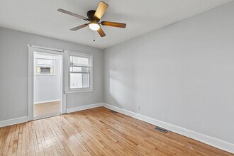 5104 N Capitol St NW in Washington, DC - Foto de edificio - Building Photo