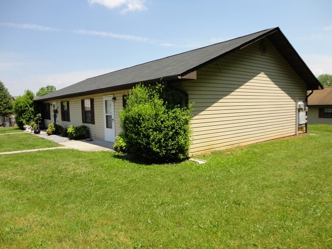 121 Stone Tree Dr in Maryville, TN - Building Photo - Building Photo