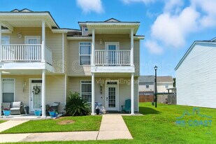 1131 Century Oaks Dr in Gulfport, MS - Building Photo