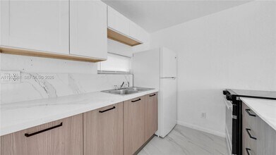 4285 SW 48th Ct in Fort Lauderdale, FL - Foto de edificio - Building Photo