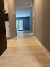 302 Boston Post Rd E in Marlborough, MA - Building Photo - Building Photo
