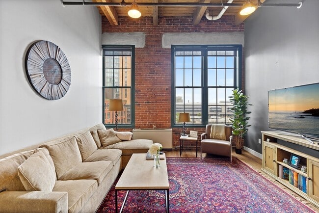 63 Melcher St in Boston, MA - Building Photo - Building Photo