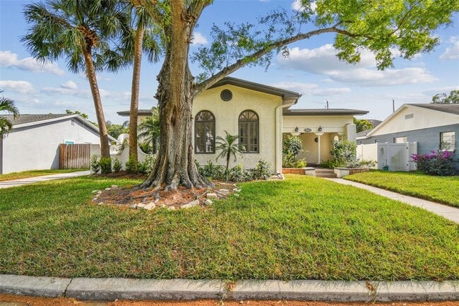 property at 3120 S Julia Cir