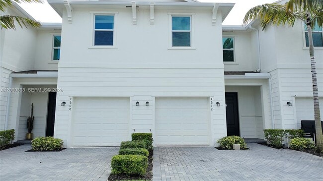 4612 Hollister Ave in Greenacres, FL - Foto de edificio - Building Photo