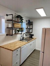 2901 E 42nd Ave in Anchorage, AK - Foto de edificio - Building Photo