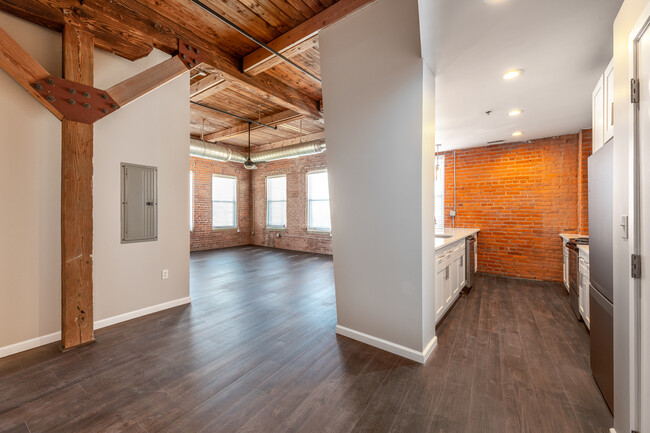 Hingetown Lofts in Cleveland, OH - Building Photo - Interior Photo