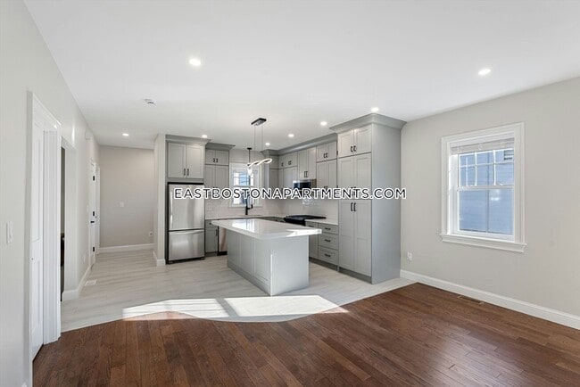 120 St Andrew Rd in Boston, MA - Building Photo - Building Photo