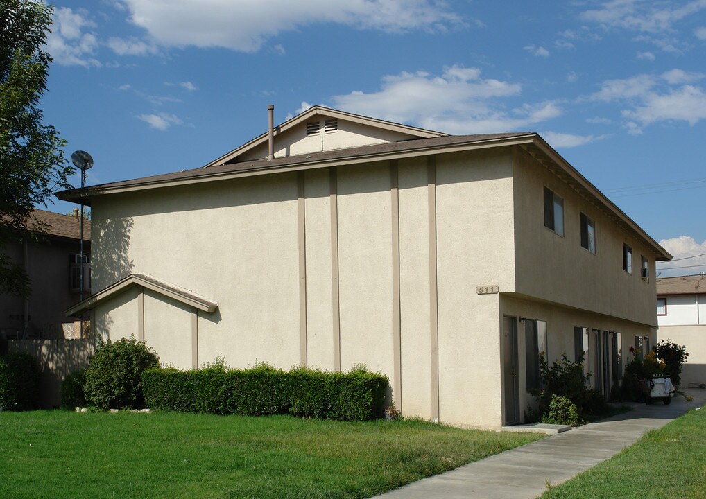 511 Penrose Dr in Corona, CA - Foto de edificio