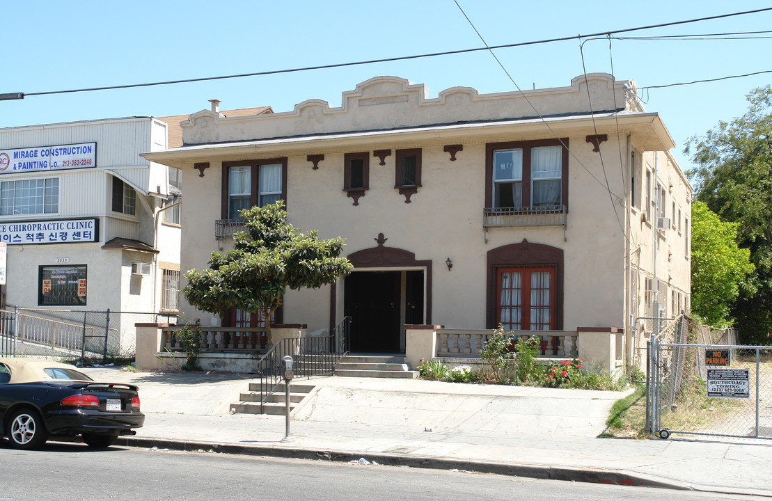 2834 James M Wood Blvd in Los Angeles, CA - Foto de edificio