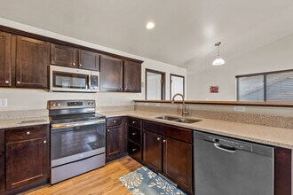 1240 Mary Ln in North Liberty, IA - Building Photo - Building Photo