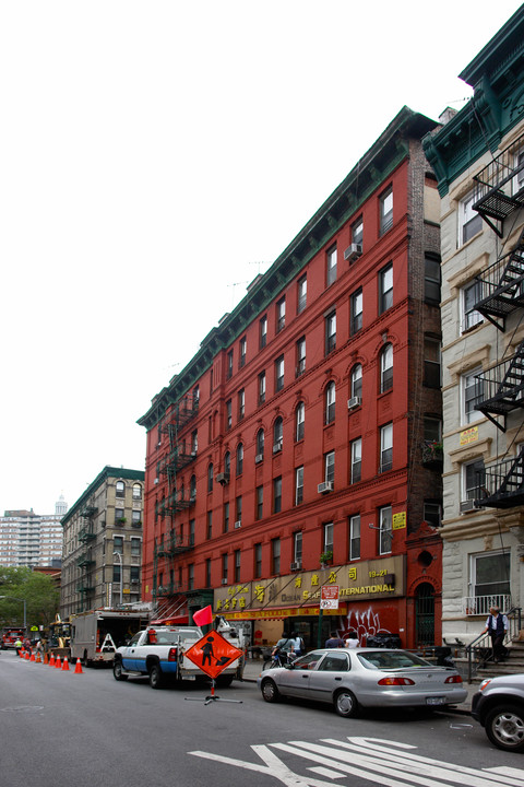 23 Catherine St in New York, NY - Building Photo